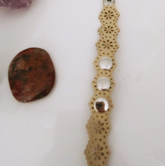 Magnolia and Vine | Tan Bracelet Blue Silver Snaps - Picture 7 of 8